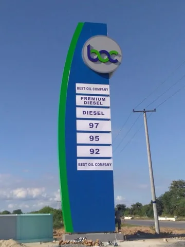 Fuel station pylon sign